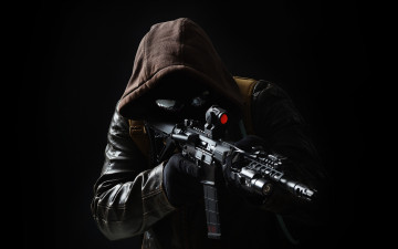 Картинка оружие армия спецназ штурмовая винтовка кожаная куртка капюшон мужчина