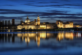 Картинка италия города -+огни+ночного+города водоем деревья освещение здания