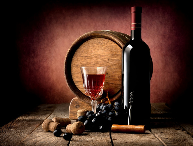Обои картинки фото еда, напитки,  вино, виноград, бутылка, бочонок, фужер, штопор