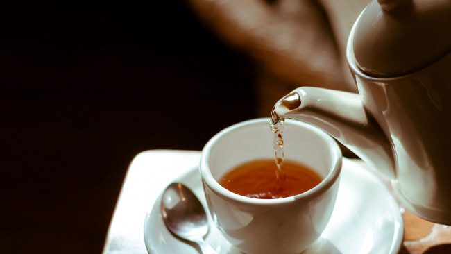 Обои картинки фото еда, напитки,  Чай, струя, чашка, чай, чайник