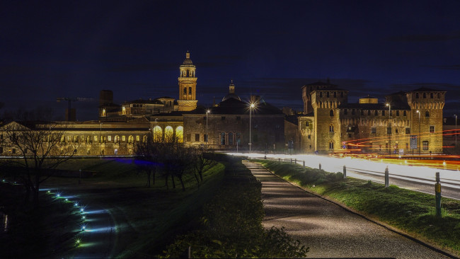 Обои картинки фото италия, города, - огни ночного города, фонари, ночь, дорога, освещение, здания