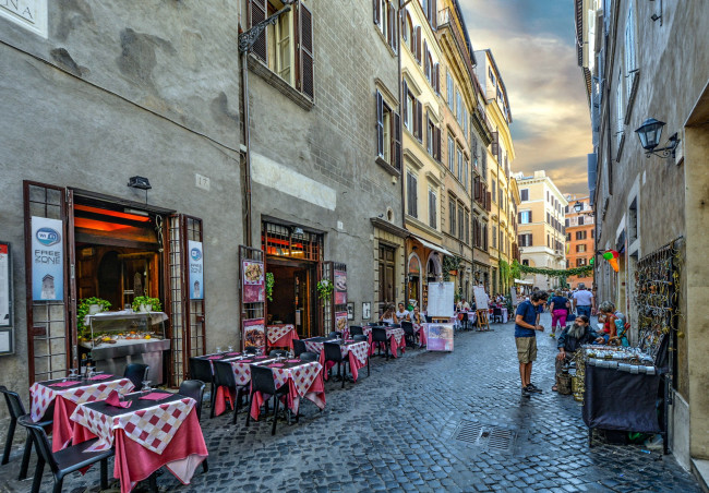 Обои картинки фото города, рим,  ватикан , италия, сувенирный, кафе, уличное, узкая, улочка, лоток
