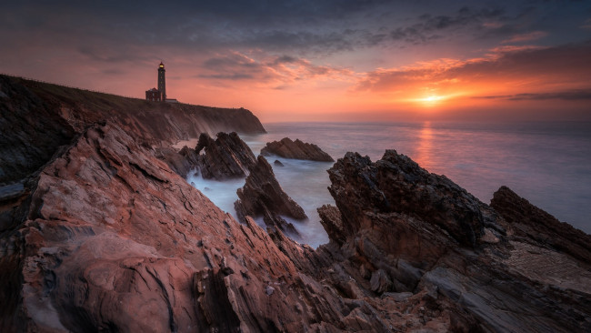 Обои картинки фото природа, маяки, море, скалы, маяк, закат