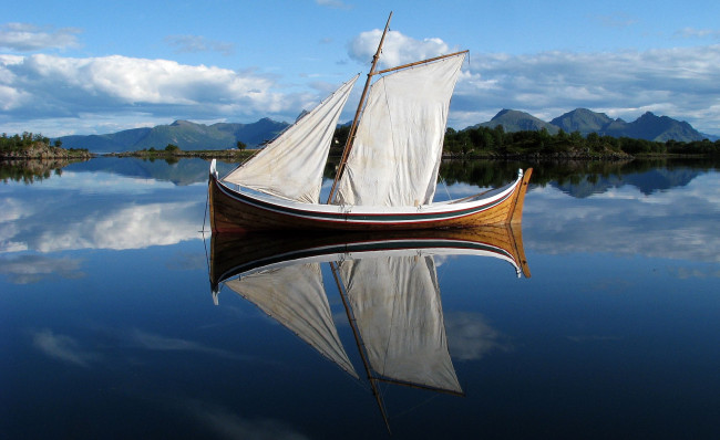 Обои картинки фото корабли, лодки, шлюпки, пейзаж, горы, отражение, озеро