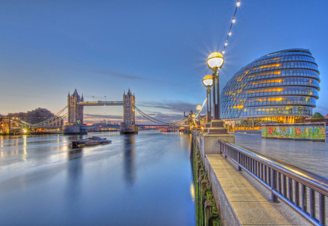 Обои картинки фото london, england, города, лондон, великобритания, река, tower, bridge, city, hall, темза, тауэрский, мост, river, thames, фонари, набережная