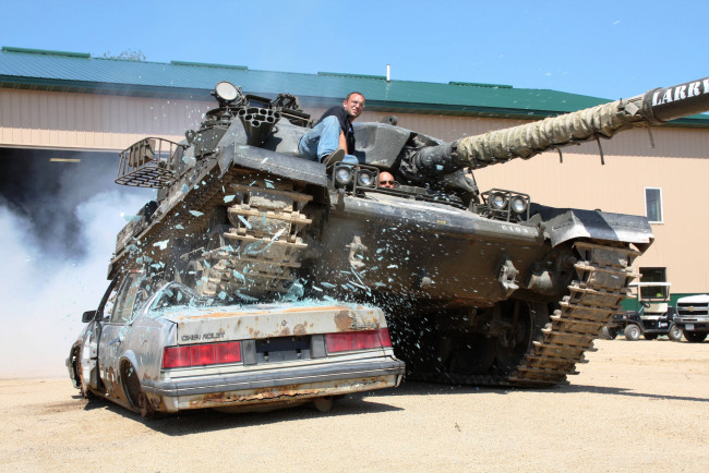 Обои картинки фото техника, военная, танк, машина, человек, пушка