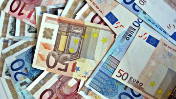 Картинка разное золото +купюры +монеты евро банкноты