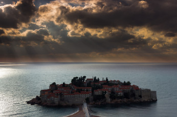 Картинка города -+пейзажи Черногория святой стефан остров курорт дома море небо тучи