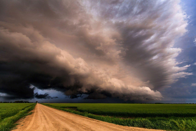 Обои картинки фото природа, стихия, торнадо, буря, небо, горизонт, ветер, ураган, бедствие, облака, непогода, дождь, ливень, чёрные