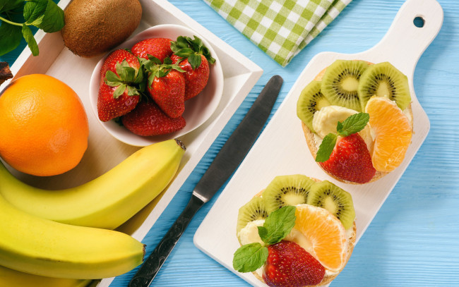 Обои картинки фото еда, фрукты,  ягоды, банан, апельсин, клубника, киви