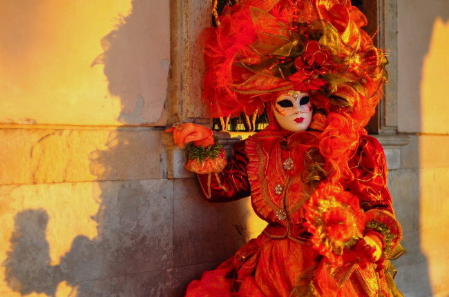 Обои картинки фото разное, маски, карнавальные, костюмы, красный, карнавал, венеция