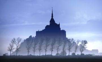 Картинка города -+дворцы +замки +крепости рассвет туман деревья гора шпиль замок дворец