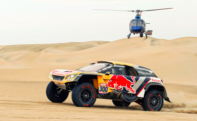 Обои картинки фото спорт, авторалли, гоночные, автомобили, автомобиль, пустыня, вертолет, транспортное, средство, гонка, ралли, пески