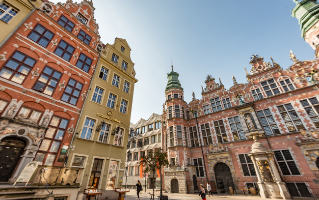 Обои картинки фото gdansk,  poland, города, - исторические,  архитектурные памятники, большой, арсенал, гданьск, утро, восход, красивые, дома, достопримечательности, польша