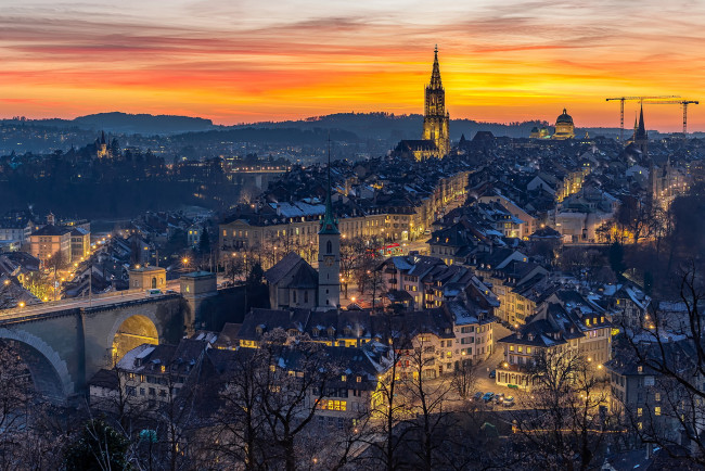 Обои картинки фото города, берн , швейцария, вечер, панорама, огни, закат, мост