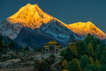 Картинка гималаи +непал города -+буддийские+и+другие+храмы непал монастырь буддизм ламаизм религия горы лес небо вечер закат