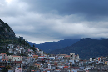обоя италия сицилия монфорте-сан-джорджо, города, - панорамы, панорама, облака, дома, италия
