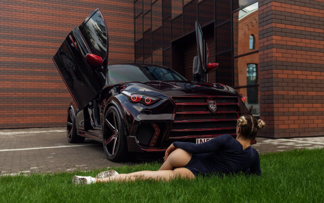Обои картинки фото автомобили, -авто с девушками, девушка, автомобиль, травка, лежит, дом, чёрный