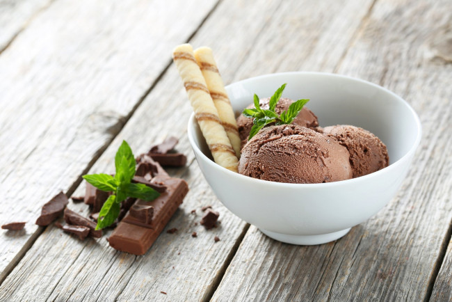 Обои картинки фото еда, мороженое,  десерты, мята, шоколад
