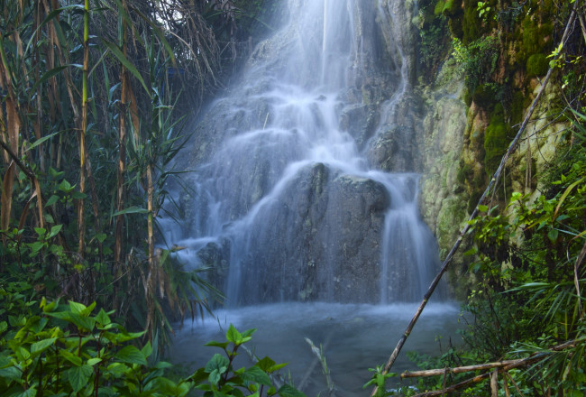 Обои картинки фото природа, водопады, водопад, река, скалы, джунгли