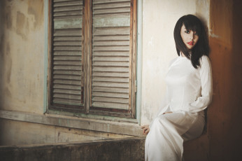 Картинка девушки -+азиатки белое платье поза natasha beo