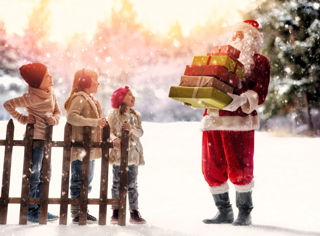 Обои картинки фото праздничные, дед мороз,  санта клаус, санта, клаус, подарки, дети, забор, снег