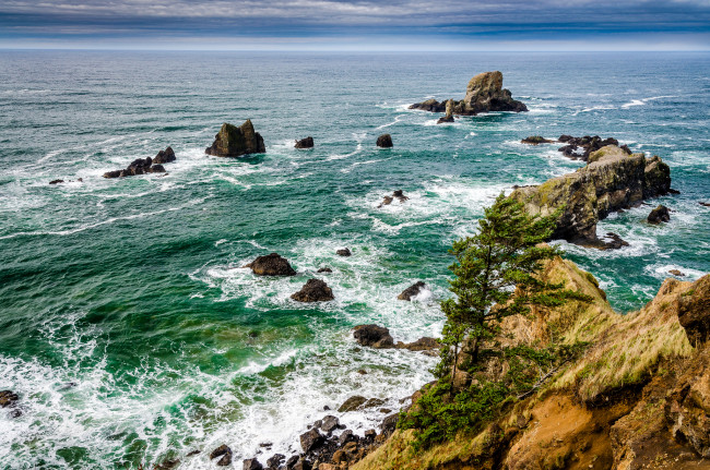 Обои картинки фото природа, побережье, океан, тучи, горизонт, волны, скалы