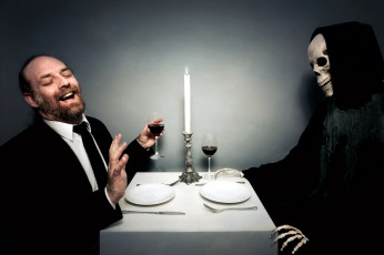 Картинка юмор+и+приколы мужчина смерть вино свеча смех