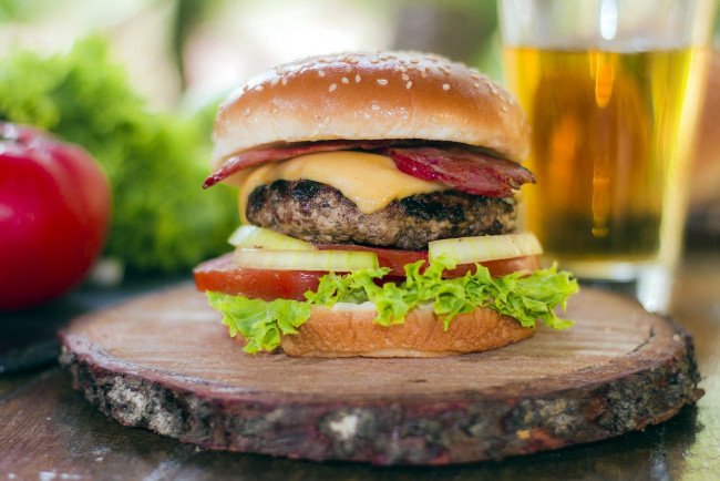 Обои картинки фото еда, бутерброды,  гамбургеры,  канапе, сыр, котлеты, гамбургер, бекон
