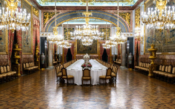 Картинка интерьер дворцы +музеи люстры стол