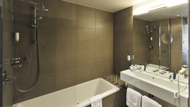 Обои картинки фото интерьер, ванная и туалетная комнаты, умывальник, зеркало, ванна, душ