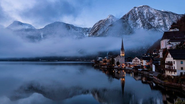 Обои картинки фото города, гальштат , австрия, вечер, горы, туман, озеро