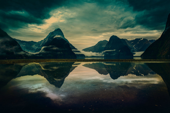 Обои картинки фото природа, реки, озера, горы, озеро, вода, отражение, облака