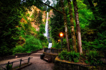 Картинка multnomah+falls +oregon природа водопады парк multnomah фонари скамейка oregon водопад