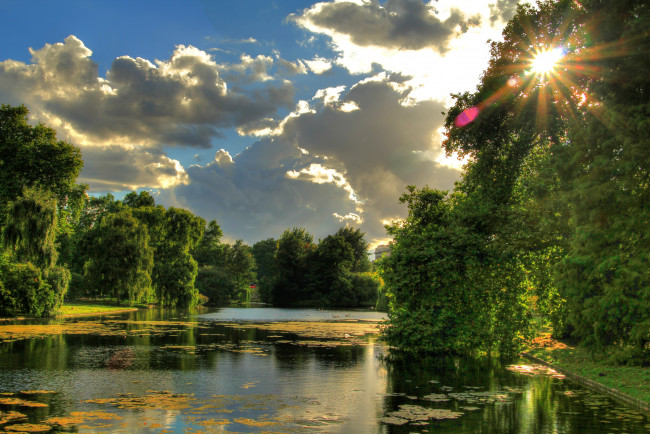 Обои картинки фото природа, реки, озера, река, лес, лучи, солнце, облака