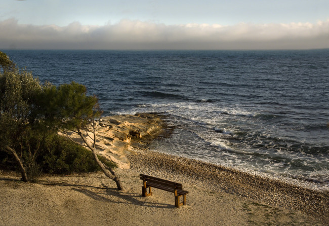 Обои картинки фото природа, побережье, горизонт, скамейка, галька, пляж, океан