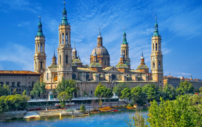 Обои картинки фото города, - католические соборы,  костелы,  аббатства, река, эбро, испания, сарагоса, набережная, храм, базилика-де-нуэстра-сеньора-дель-пилар, river, ebro, spain, zaragoza