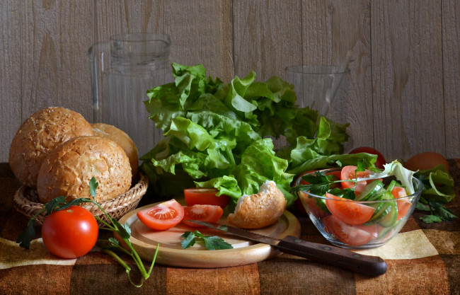 Обои картинки фото еда, разное, овощи, помидоры, хлеб, салат, томаты