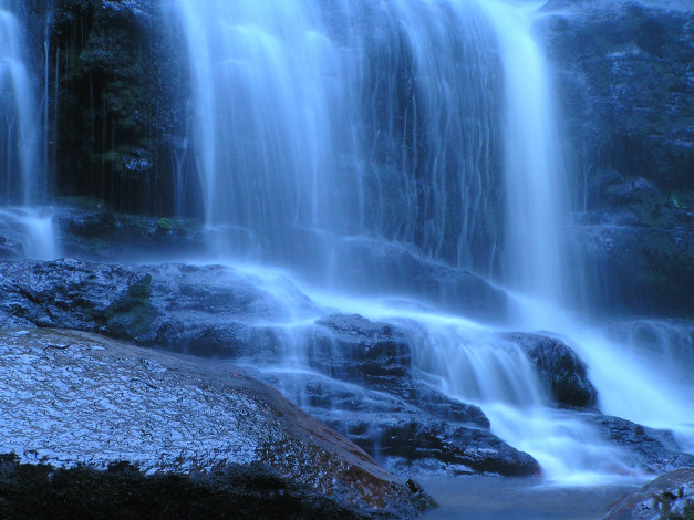 Обои картинки фото blue, waterfall, природа, водопады, скалы