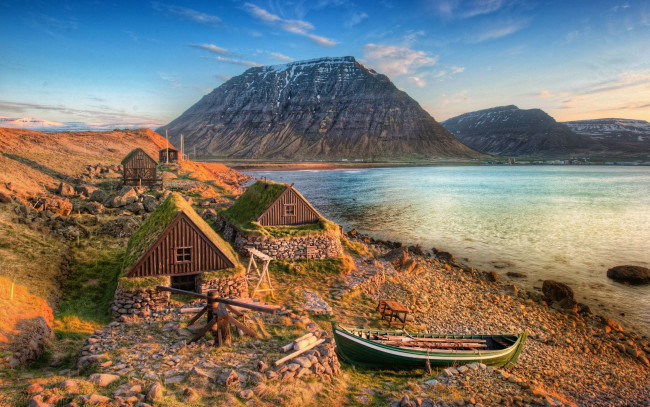 Обои картинки фото природа, побережье, лодка, берег, домики, камни, горы, озеро