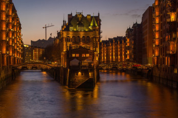 Картинка города гамбург+ германия канал огни вечер мостики