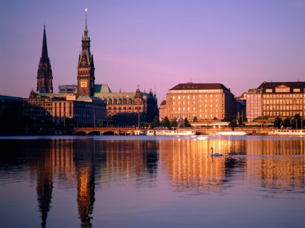 Обои картинки фото города, гамбург , германия, отражение, река, лебедь
