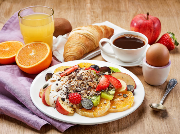 Обои картинки фото еда, разное, яблоко, апельсин, кофе, сок, круассаны, завтрак