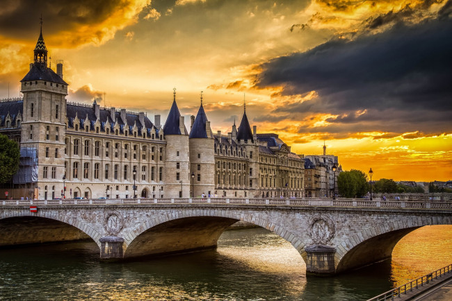 Обои картинки фото города, париж , франция, conciergerie, bridge