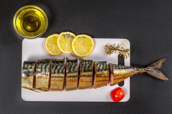 Картинка еда рыбные+блюда +с+морепродуктами скумбрия лимоны копченая