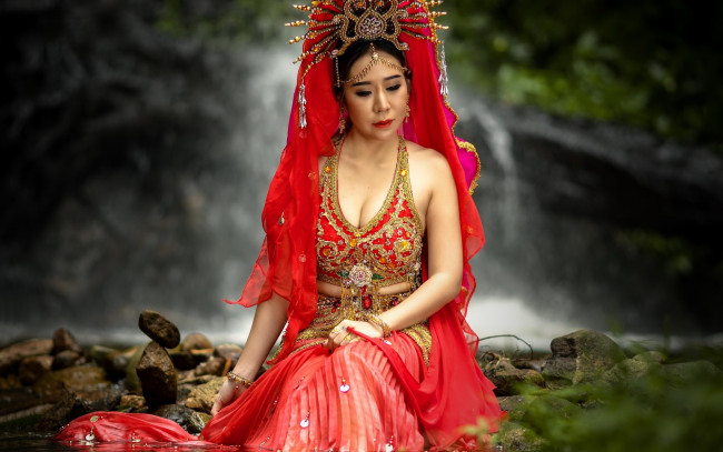 Обои картинки фото девушки, - азиатки, женщина, костюм, водопад
