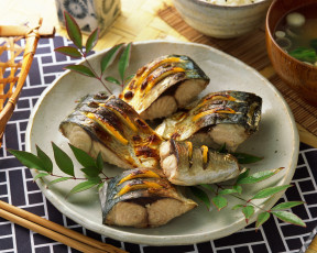 обоя еда, рыба,  морепродукты,  суши,  роллы, тарелка, жаренная