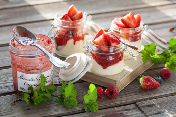 Картинка еда мороженое +десерты десерт ягоды клубника джем