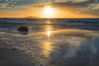 Картинка природа восходы закаты скалы свет океан волны солнце горизонт пляж