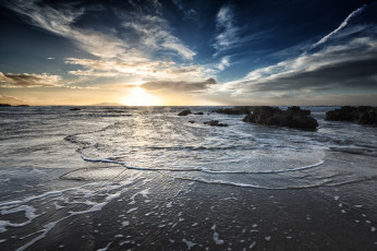 Картинка природа восходы закаты свет солнце горизонт скалы волны пляж океан